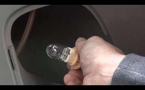 brake light bulb at SuncentAuto's site